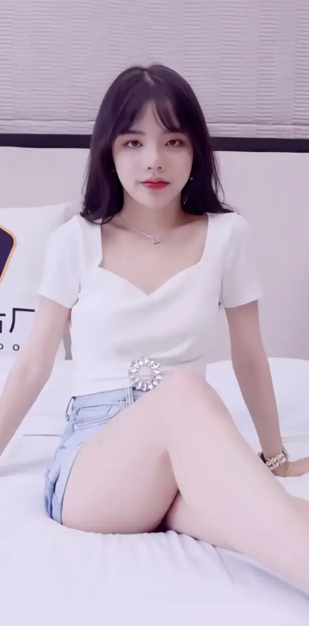《潘甜甜三部曲》超清蓝光无删减版免费在线观看_《潘甜甜封神全集》迅雷云盘高清资源获取：记录少女心路蜕变的暗黑影像诗-潘甜甜三部曲引全网疯抢！