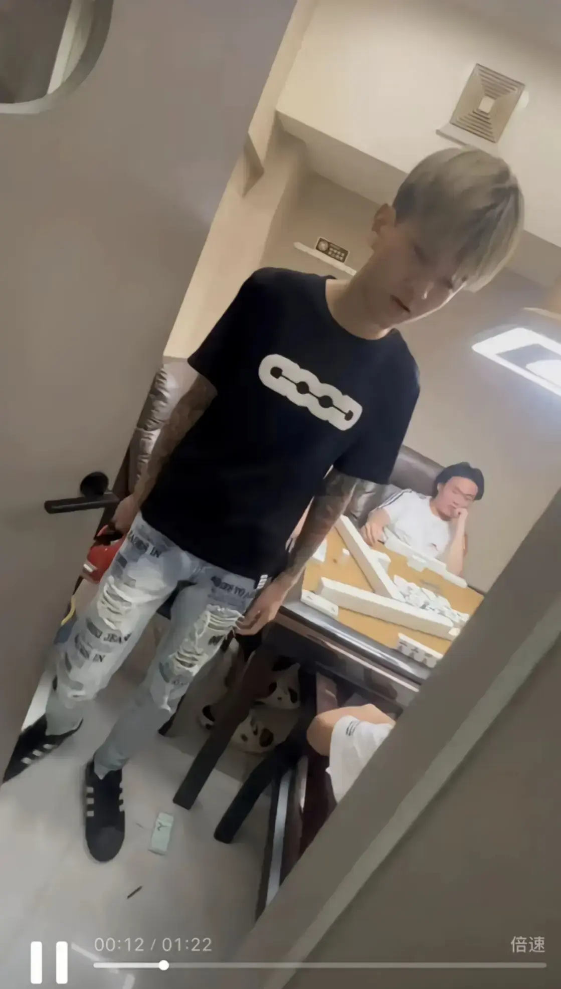 《国服达摩潮汕网红事件》无删减版-麻将室惊现3秒18拳-女票被摸手引发激烈冲突