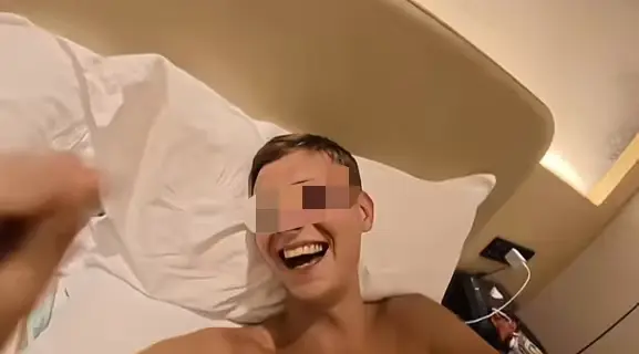 免费资源来袭！《英国博主西安麻辣烫女孩》视频资源完整无删减，外国博主体验西安麻辣烫，感受中国浪漫，《英国博主西安麻辣烫女孩》高清畅享！