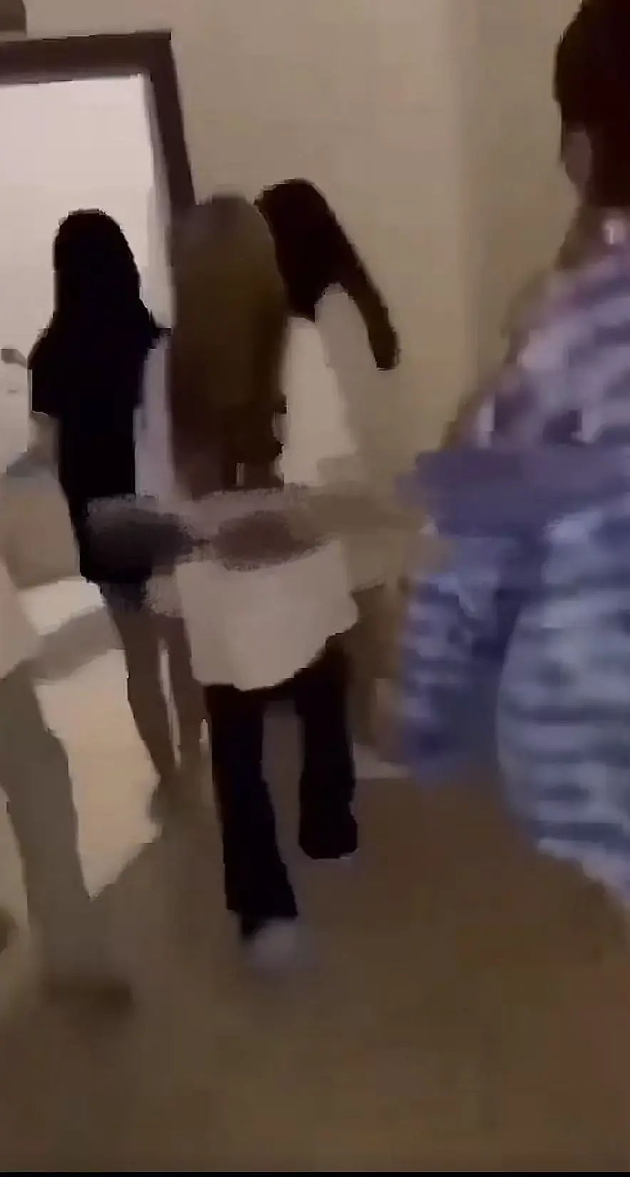免费看《厕所保卫战》未删减原视频，体验四川高中女厕所争夺战的精彩，厕所保卫战不容错过！