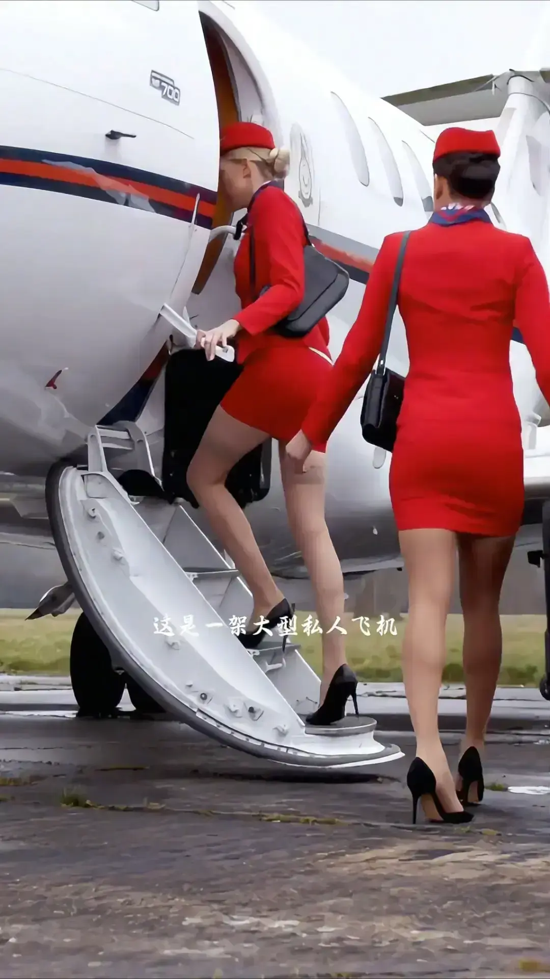 法国电影《法国空姐》免费1080P高清在线观看-《法国空姐》无删减全集播放，体验私人航空与不雅空乘的云端机舱秘事